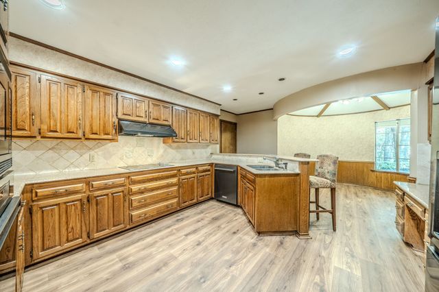 1803 Oak Grove Drive, Arlington, TX 76013