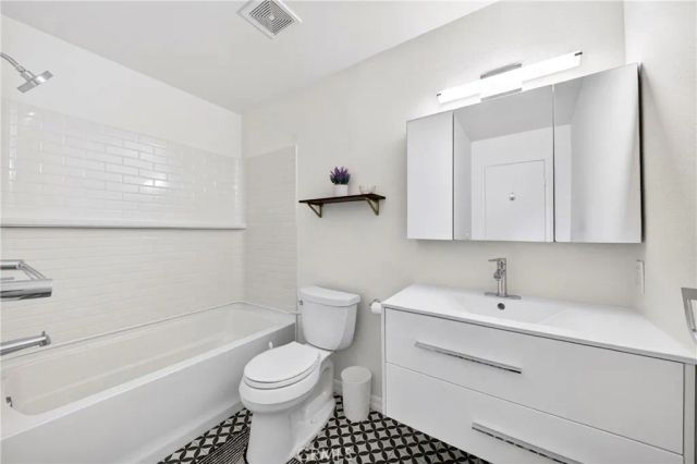15020 Victory 104, Los Angeles, CA 91411