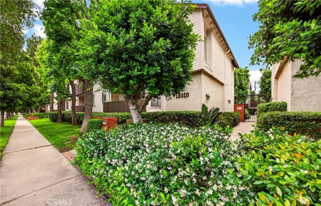 15020 Victory 104, Los Angeles, CA 91411