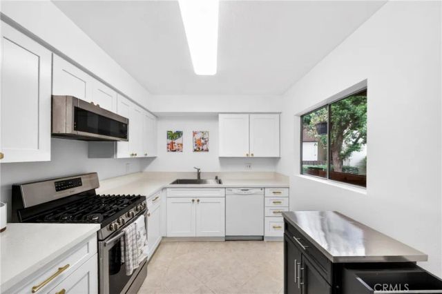 15020 Victory 104, Los Angeles, CA 91411