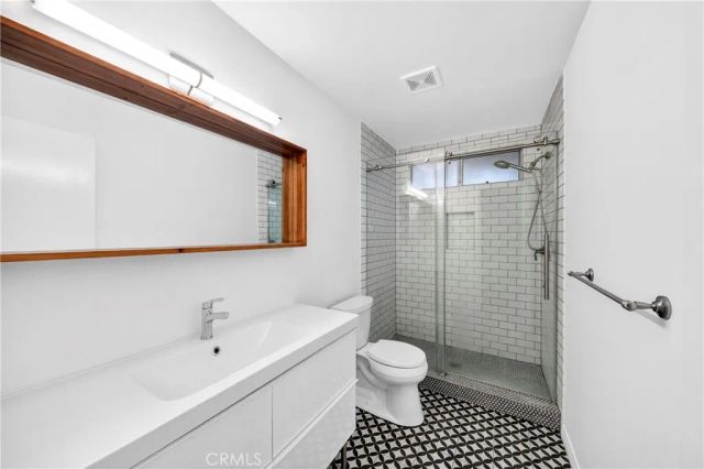 15020 Victory 104, Los Angeles, CA 91411