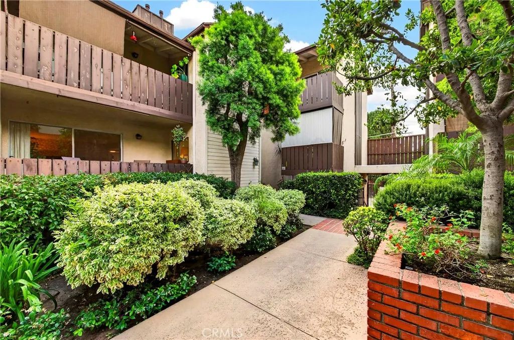 15020 Victory 104, Los Angeles, CA 91411