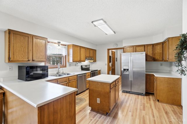 8909 Saxton Drive, West Chester, OH 45069