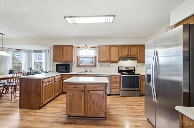 8909 Saxton Drive, West Chester, OH 45069