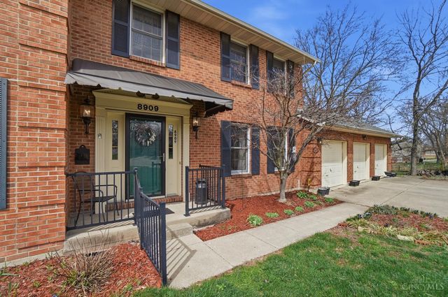 8909 Saxton Drive, West Chester, OH 45069