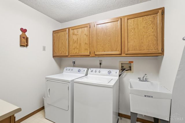 8909 Saxton Drive, West Chester, OH 45069