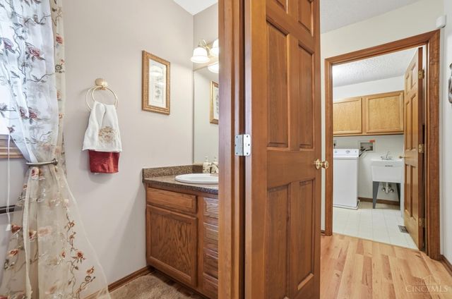 8909 Saxton Drive, West Chester, OH 45069