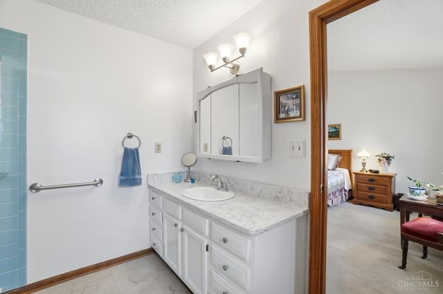 8909 Saxton Drive, West Chester, OH 45069