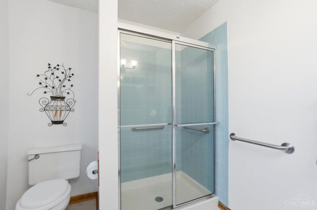 8909 Saxton Drive, West Chester, OH 45069