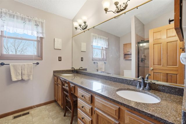 8909 Saxton Drive, West Chester, OH 45069