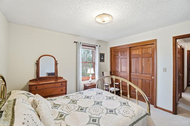 8909 Saxton Drive, West Chester, OH 45069