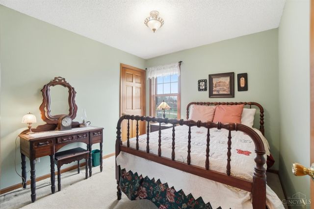 8909 Saxton Drive, West Chester, OH 45069