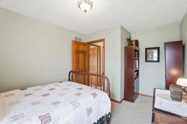 8909 Saxton Drive, West Chester, OH 45069