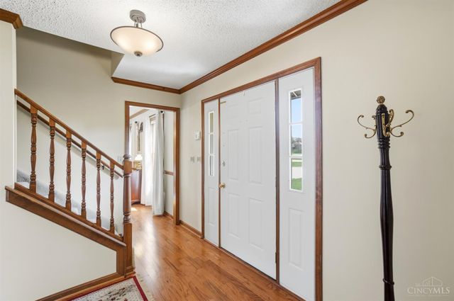 8909 Saxton Drive, West Chester, OH 45069