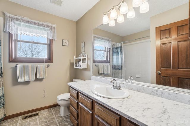 8909 Saxton Drive, West Chester, OH 45069