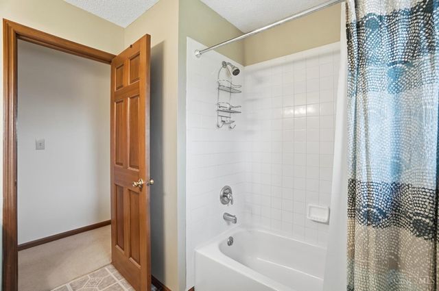 8909 Saxton Drive, West Chester, OH 45069