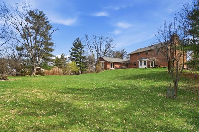 8909 Saxton Drive, West Chester, OH 45069