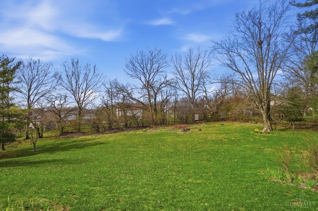 8909 Saxton Drive, West Chester, OH 45069