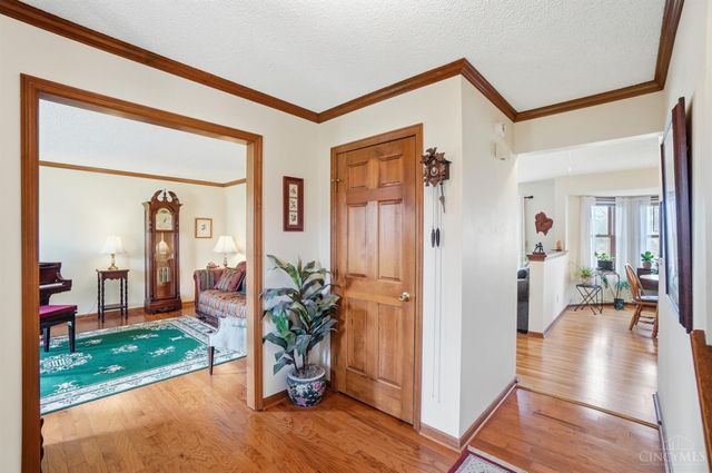 8909 Saxton Drive, West Chester, OH 45069