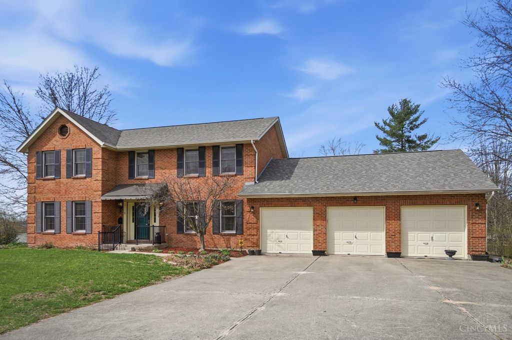 8909 Saxton Drive, West Chester, OH 45069