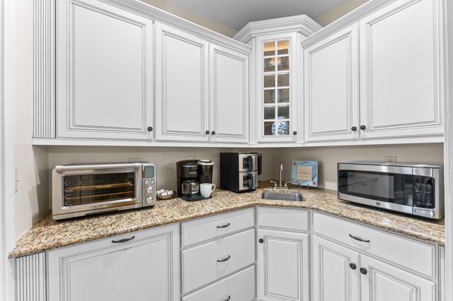 912 ASHBOURNE WAY, Schwenksville, PA 19473