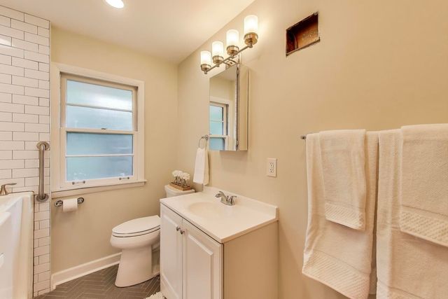 3801 Madison Street, Oak Brook, IL 60523