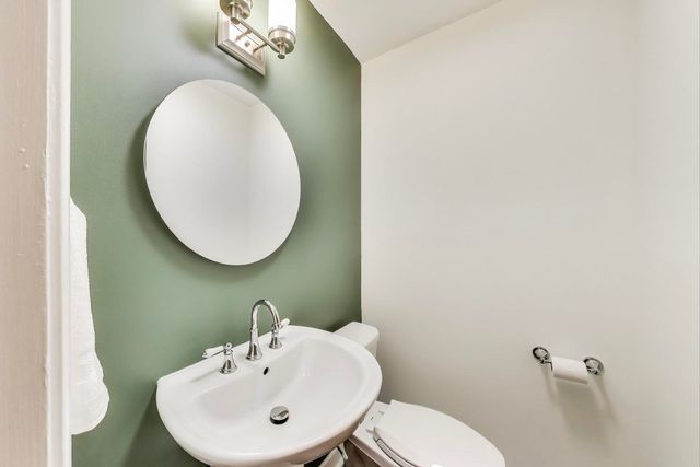 3801 Madison Street, Oak Brook, IL 60523