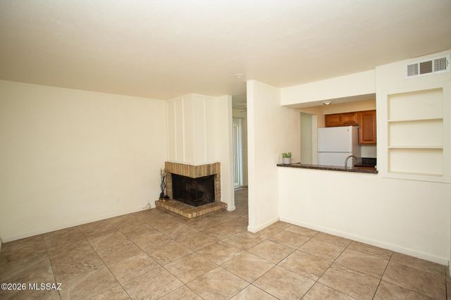 1600 N Wilmot Rd Unit 137, Tucson, AZ 85712