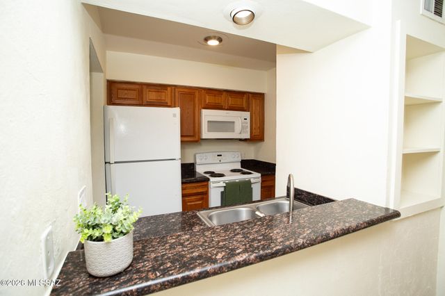 1600 N Wilmot Rd Unit 137, Tucson, AZ 85712