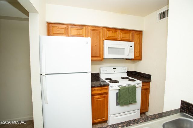 1600 N Wilmot Rd Unit 137, Tucson, AZ 85712