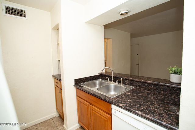 1600 N Wilmot Rd Unit 137, Tucson, AZ 85712