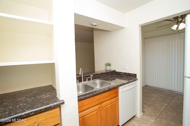 1600 N Wilmot Rd Unit 137, Tucson, AZ 85712