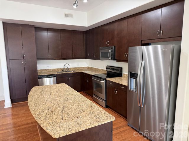 4620 Piedmont Row Drive 305, Charlotte, NC 28210