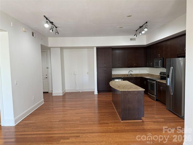 4620 Piedmont Row Drive 305, Charlotte, NC 28210