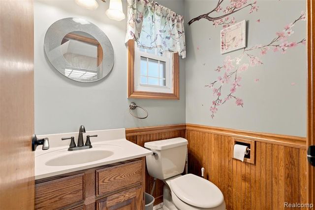 10780 Oxbow Lakeshore Drive, White Lake, MI 48386
