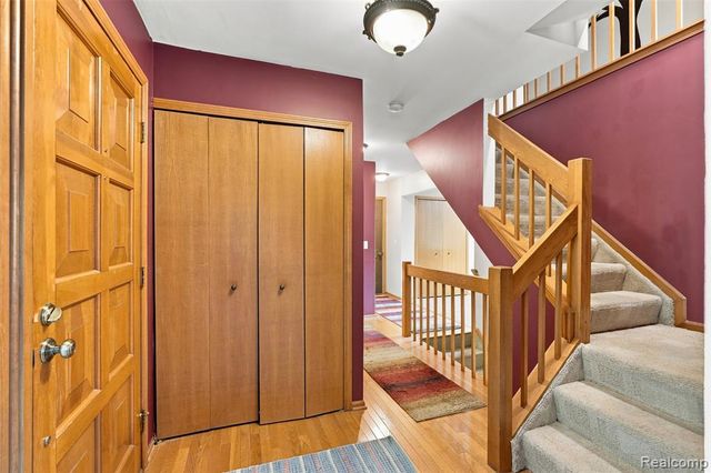 10780 Oxbow Lakeshore Drive, White Lake, MI 48386