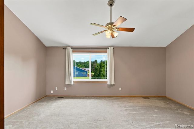 10780 Oxbow Lakeshore Drive, White Lake, MI 48386