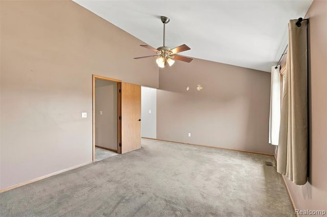 10780 Oxbow Lakeshore Drive, White Lake, MI 48386