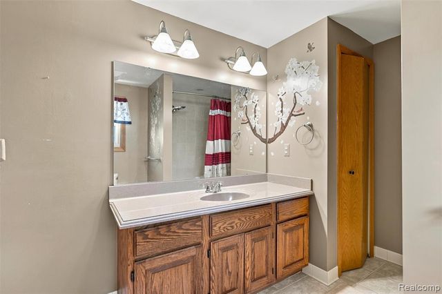 10780 Oxbow Lakeshore Drive, White Lake, MI 48386