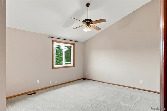 10780 Oxbow Lakeshore Drive, White Lake, MI 48386