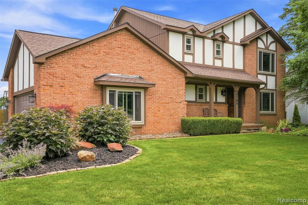 10780 Oxbow Lakeshore Drive, White Lake, MI 48386
