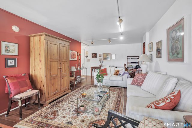 2625 Park Avenue 14J, Bridgeport, CT 06604