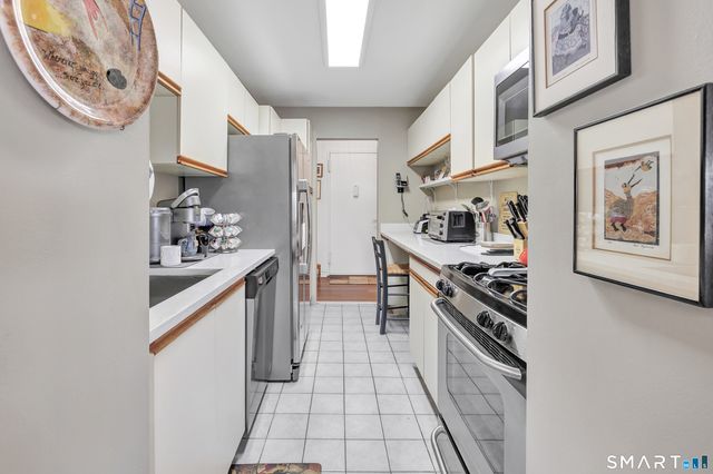 2625 Park Avenue 14J, Bridgeport, CT 06604