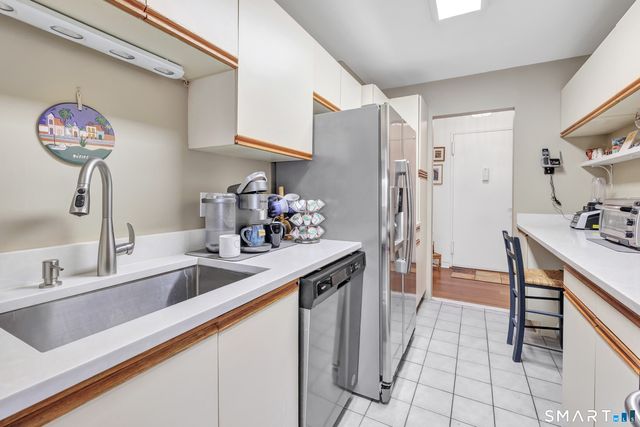 2625 Park Avenue 14J, Bridgeport, CT 06604