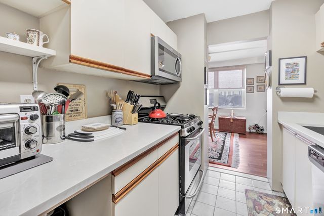 2625 Park Avenue 14J, Bridgeport, CT 06604