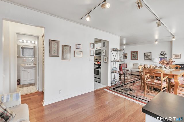 2625 Park Avenue 14J, Bridgeport, CT 06604