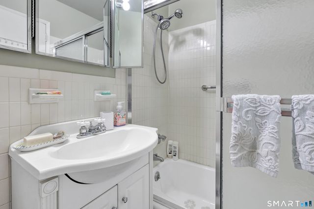 2625 Park Avenue 14J, Bridgeport, CT 06604