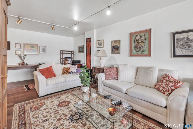 2625 Park Avenue 14J, Bridgeport, CT 06604