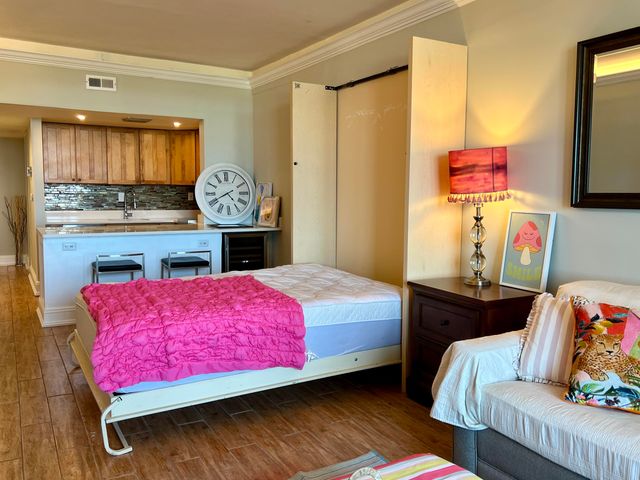 14 Lockwood Drive 11a, Charleston, SC 29401