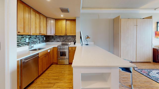 14 Lockwood Drive 11a, Charleston, SC 29401